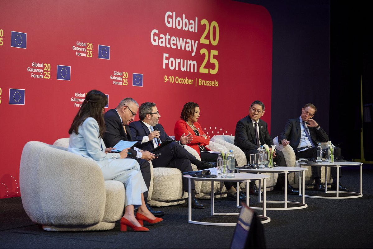 UNOPS_Brussels's tweet image. At the #GlobalGatewayForum, @UNOPS_Chief Jorge Moreira da Silva stressed that 92% of #SDGs targets rely on infrastructure. To succeed, we must bridge finance, policy &amp;amp; implementation gaps. 
#GGF #GlobalGateway 🌍 @EU_Partnerships