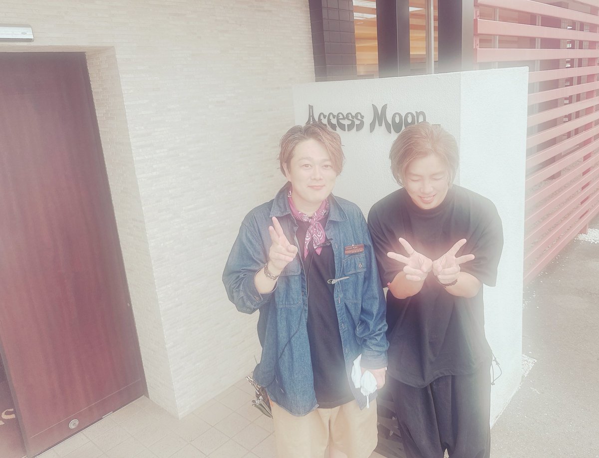 来週のドリームランドに向けて、茨城県のAccess Moon那珂店の根本さんにカラーやカットをご担当いただきました！
おかげ様で安達の髪とゅるんとゅるんです。
実は阿字ヶ浦のドリームランドでのご協賛がきっかけで仲良くさせていただいてます！