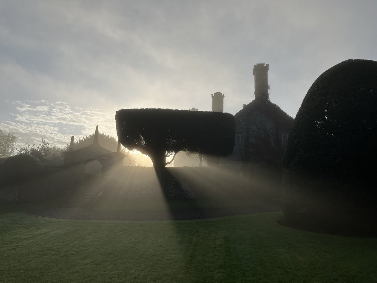JudyCorbett's tweet photo. A sublime nanosecond this morning, then the mist was gone. https://t.co/YOuDEUQ0ex