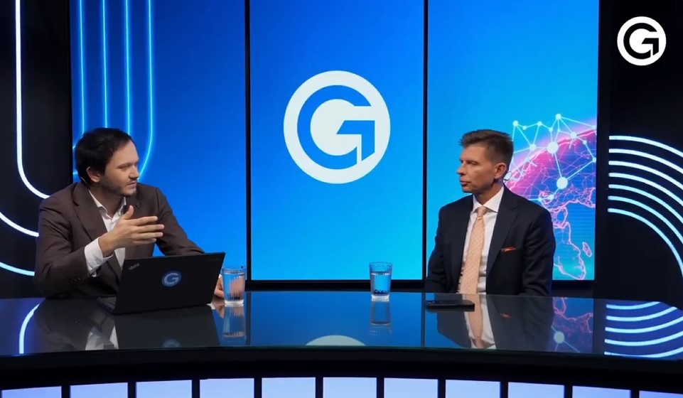 Redaktor: A pan nie jest stroną w tym sporze o podatek od 3 mieszkania? W sensie nie ma pan wiele mieszkań?

R. Petru: Nie jestem. Przecież w każdym momencie mogę sprzedać te mieszkania i kupić inne za granicą.