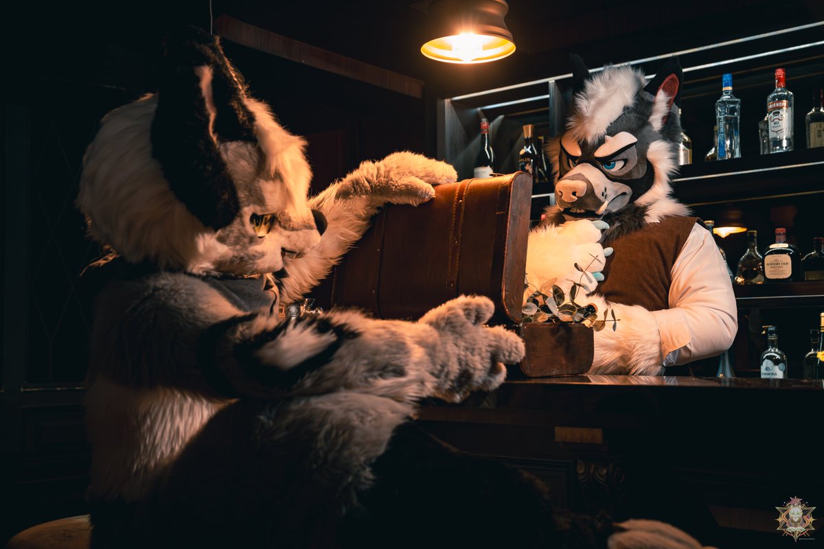 このロットはなかなかいいね……今夜は楽しくなりそうだ。🌿
Seems like it’s going to be a fun night.🌿

📷：<a href="/HP100LV1/">Charmant-夏蒙 🔜 Infurnity2025</a>
📷 <a href="/BenzaiWolfx0v0/">奔仔 | ベンザイ@Twitch VT</a>
#FursuitFriday #Fursuit