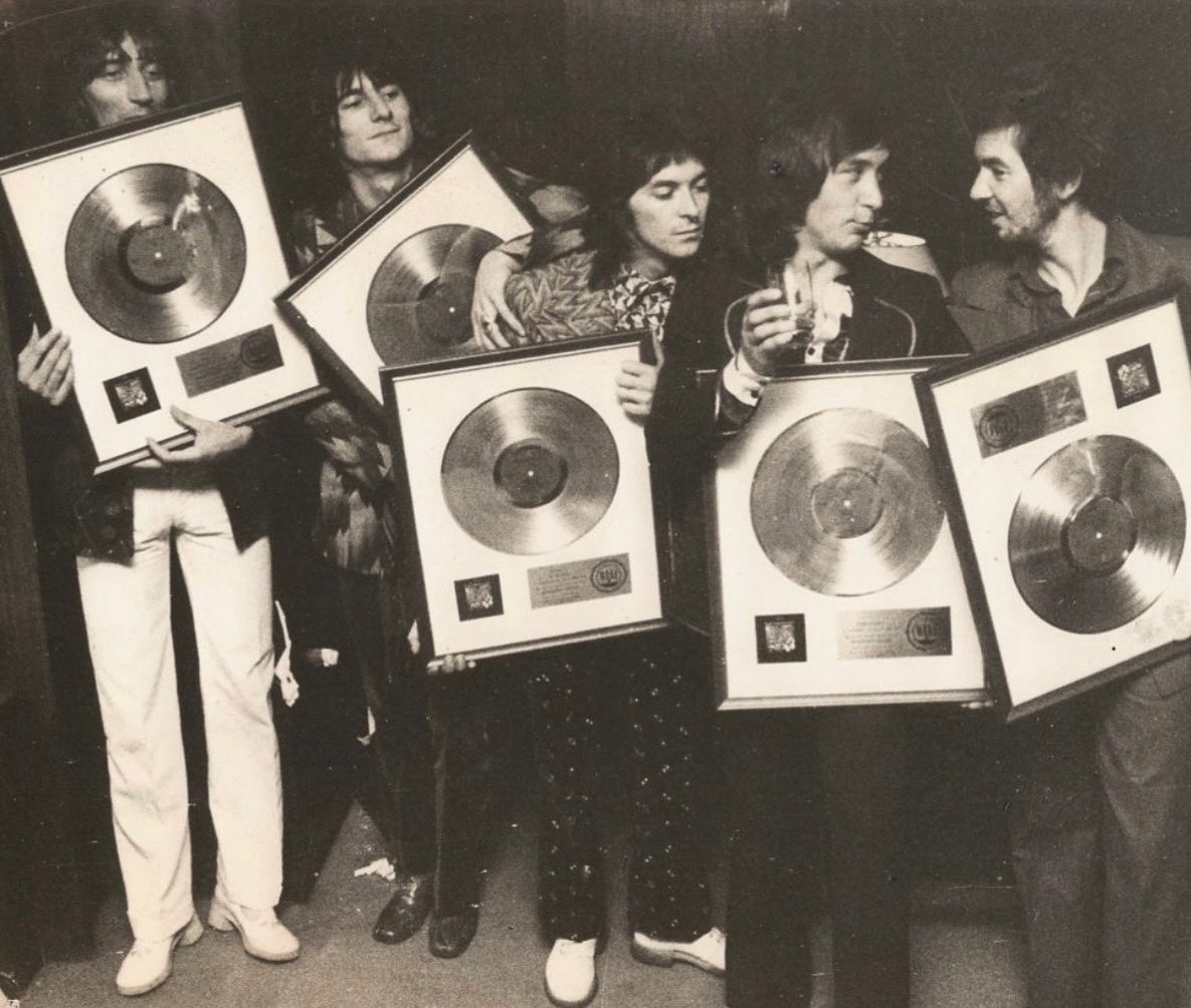 TheOfficialFaces (@official_faces) on Twitter photo It’s that time of the week again… Happy #FacesFriday 🤘
What #Faces songs are you all listening to today?
•
•
•
#rodstewart #sirrodstewart #ronniewood #ronnielane #ianmclagan #kenneyjones It’s that time of the week again… Happy #FacesFriday 🤘
What #Faces songs are you all listening to today?
•
•
•
#rodstewart #sirrodstewart #ronniewood #ronnielane #ianmclagan #kenneyjones