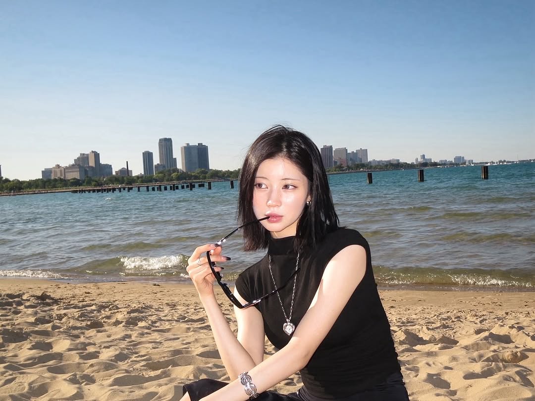 ASA_BAEMONS's tweet photo. 夏終わっちゃう₊•☁️

#ASA #ENAMIASA #아사🐰
#베이비몬스터 #BABYMONSTER 
#본스티즈 #MONSTIEZ 
#榎並杏紗 https://t.co/MWQDdOCbOK