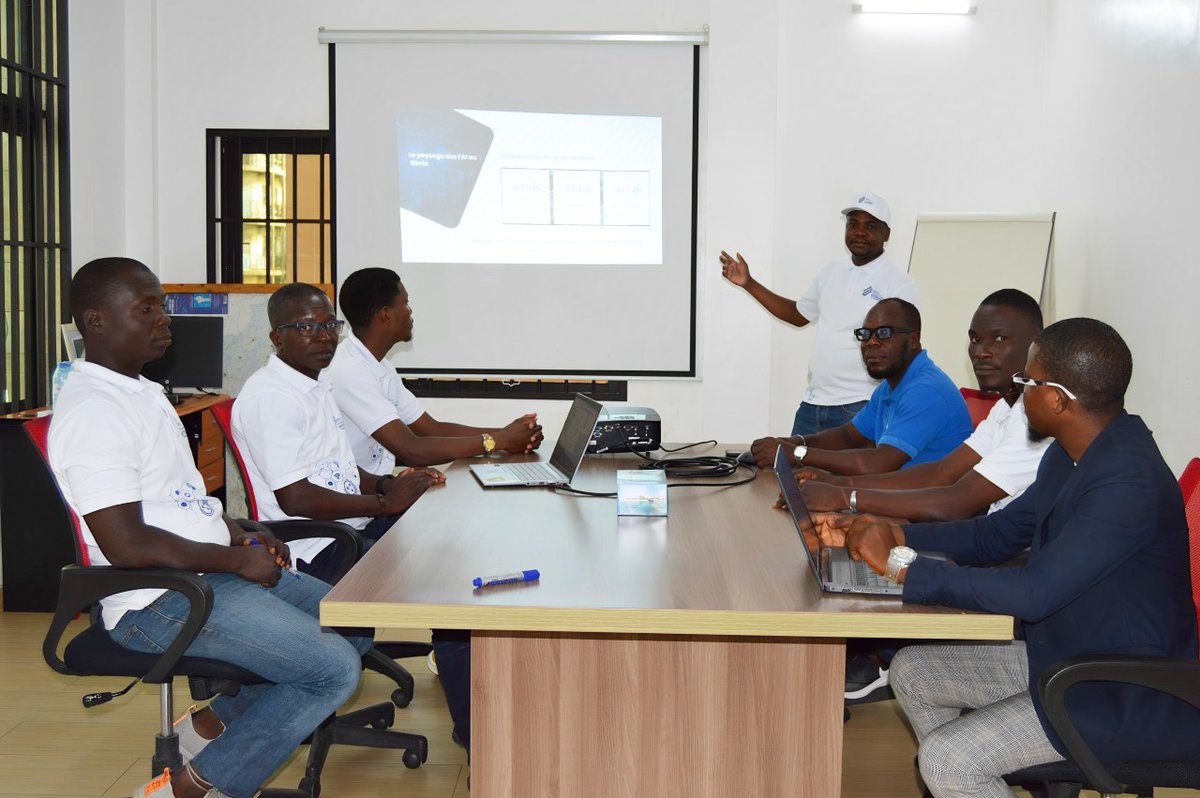 jenysasofficiel's tweet image. Chez JENY SAS, une plainte n’est jamais un problème : c’est une opportunité d’apprendre et de mieux vous servir.

En cette #SemaineDuServiceClient, on réaffirme notre engagement à :
✅ Un SAV rapide &amp;amp; humain
✅ Une écoute active
✅Totale satisfaction

#JENYSAS #InternetJENYal