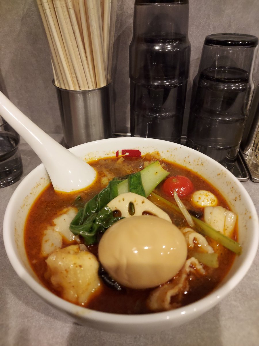 gaico0509's tweet photo. 麻辣湯を初めて食べた！スープカレーに近いものを感じた。具材は自分でチョイス。ヤングコーン、キクラゲ、空芯菜、レンコンなどシャキシャキ系がとっても合う✨ご馳走さまでした😋 https://t.co/QuK53se2Xb