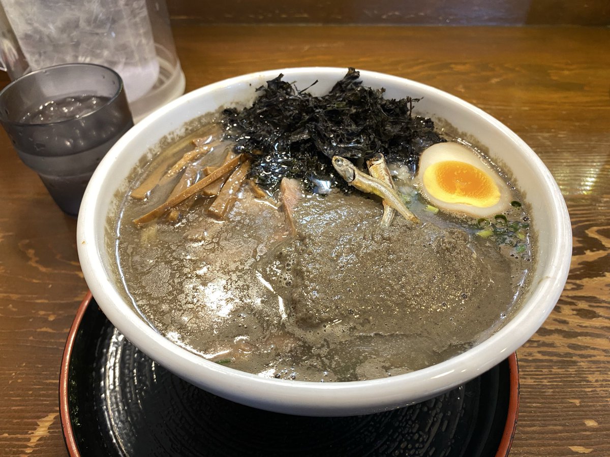 wani2133's tweet photo. 仙台市泉区南中山
らーめんおもと
11月限定メニュー
煮干しラーメン 980円
煮干し増し         380円
バラのり増量      120円
美味いッス
親の通院のため定期的に食いに行けましたが、今日が最後になりました。
冬のスプリングバレーには行くので
その時にまた…… https://t.co/23b0SkoTiI