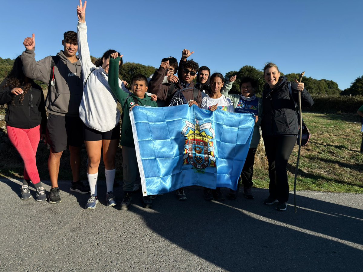 ¡Ya estamos en marcha! 🏃🏾‍♀️🏃🏻

Empezamos una nueva etapa de este Camino de los Valores en Galicia, con un nuevo reto y más de 120 peregrinos y peregrinas unidos/as en un mismo objetivo.

Ya hemos pasado por Samos y Sarria y vamos a Portomarin con energía, ilusión y en familia 💪🏼