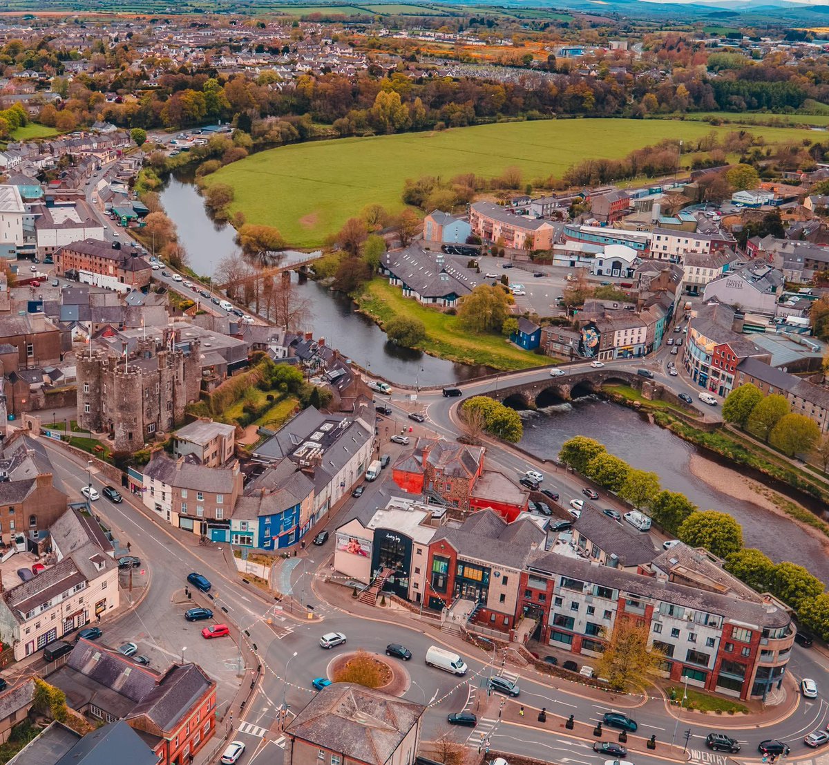 ThisIsIreland3's tweet image. A beautiful aerial shot of Enniscorthy 💚

📍Co. Wexford - Ireland ☘️ 

📸 Paddy Shalloe 

#Enniscorthy #Wexford #Ireland