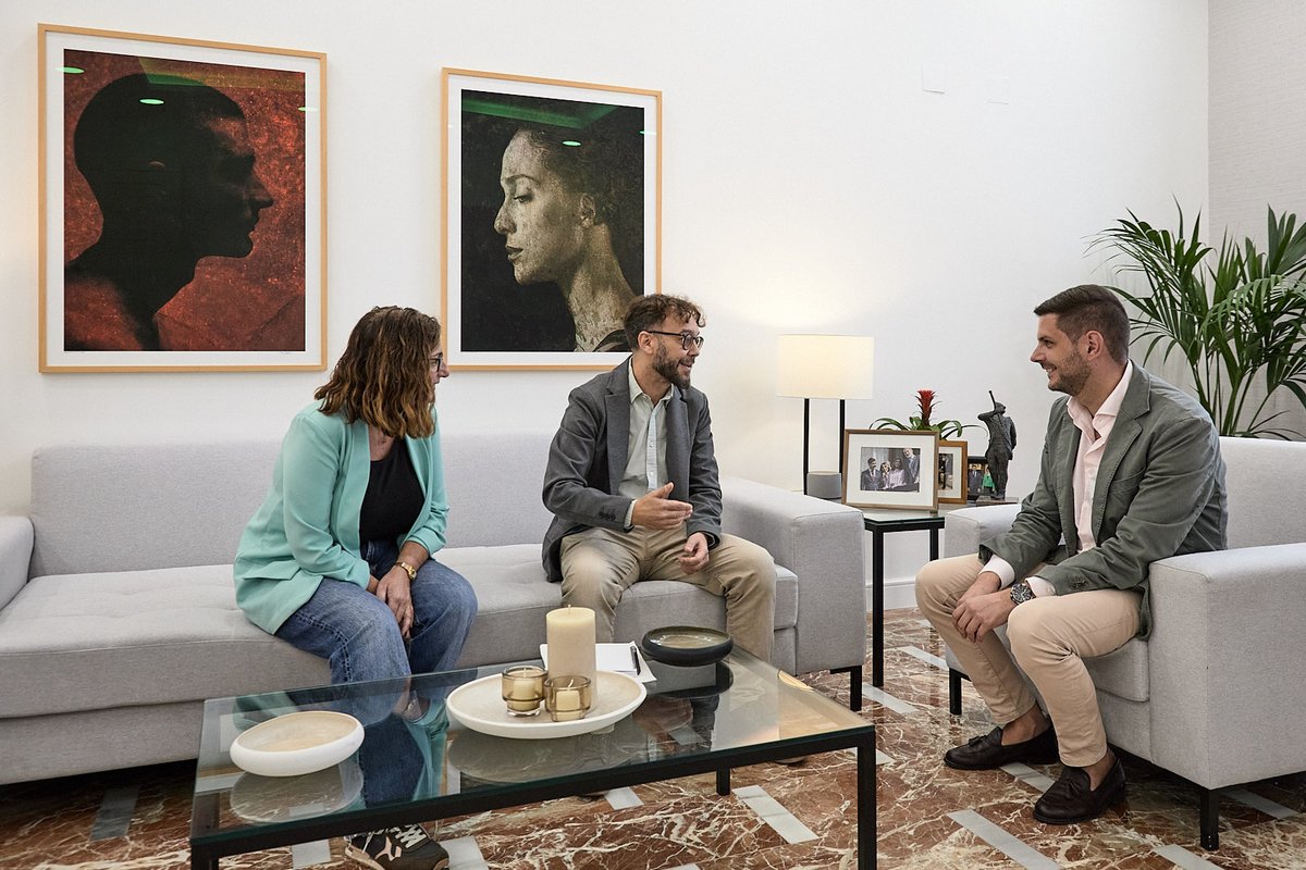 Reunión con el nuevo director <a href="/ONCE_oficial/">ONCE</a> #Gandia, Pascual León. 

Reafirmamos la buena colaboración y el compromiso de cooperar por la igualdad de oportunidades. Avanzamos en la autonomía personal y la plena inclusión de las personas con discapacidad.

(Fotos: Natxo Francés)