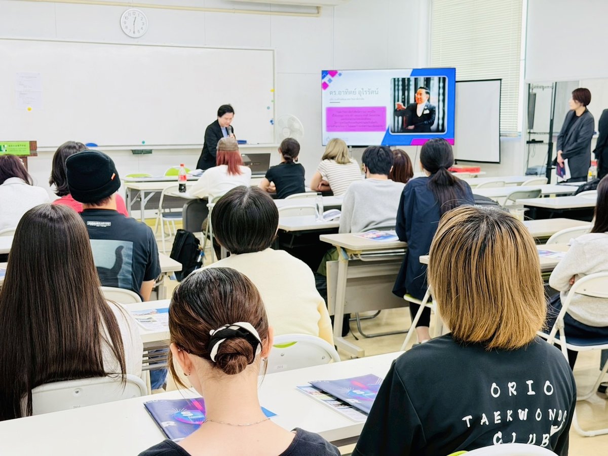 FFLC_Official's tweet photo. 10月10日(金)、タイ王国のランシット大学から教授方々が来校してくださいました。
当校は、タイのランシット大学との教育コーポレーションセンターを設置しており、日本からランシット大学へ編入できるのは、当校のみとなっています。
説明会の開催ありがとうございました！ https://t.co/abUR3dTg61