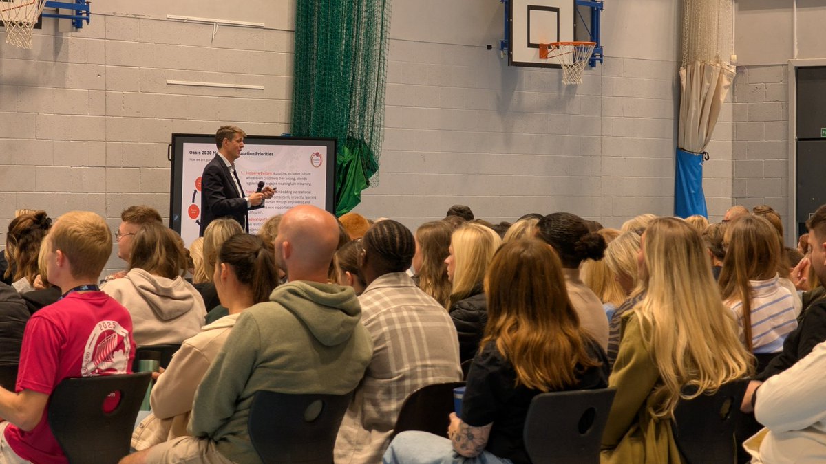 The <a href="/OasisAcademies/">Oasis Academies</a> South Coast Regional Conference is underway at Lord's Hill! 🎤 Our CEO, <a href="/JohnBarneby/">John Barneby</a>, sets the tone, sharing our vision for students, families, and the community. #OasisFamily