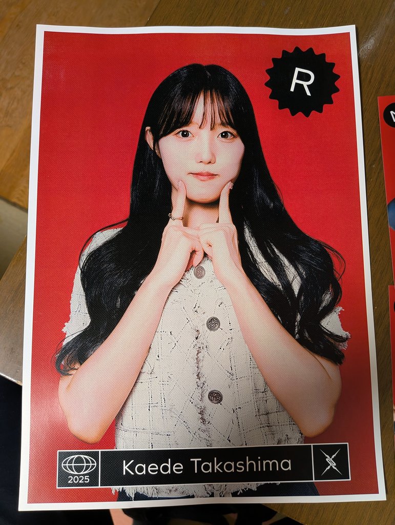 disc02's tweet image. デジタルトレカのやつ、ローソンで楓さん印刷してきました！
A4サイズの可愛すぎますッ😍
#PassCode
#高嶋楓