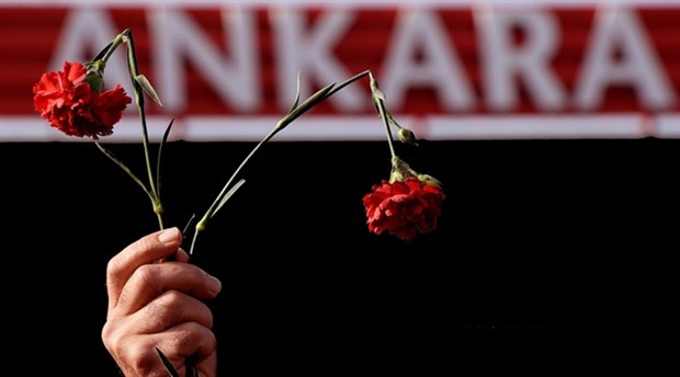 10 Ekim Ankara Katliamı'nı unutmayacağız!

10 yıl önce binlerce insanının “emek, demokrasi ve barış mitingi” için buluştuğu Ankara Tren Garı önünde iki bomba patlatıldı ve Türkiye devrimci mücadele tarihinin en kanlı katliamı gerçekleştirildi. 104 insanımızı yitirdik, yüzlercemiz