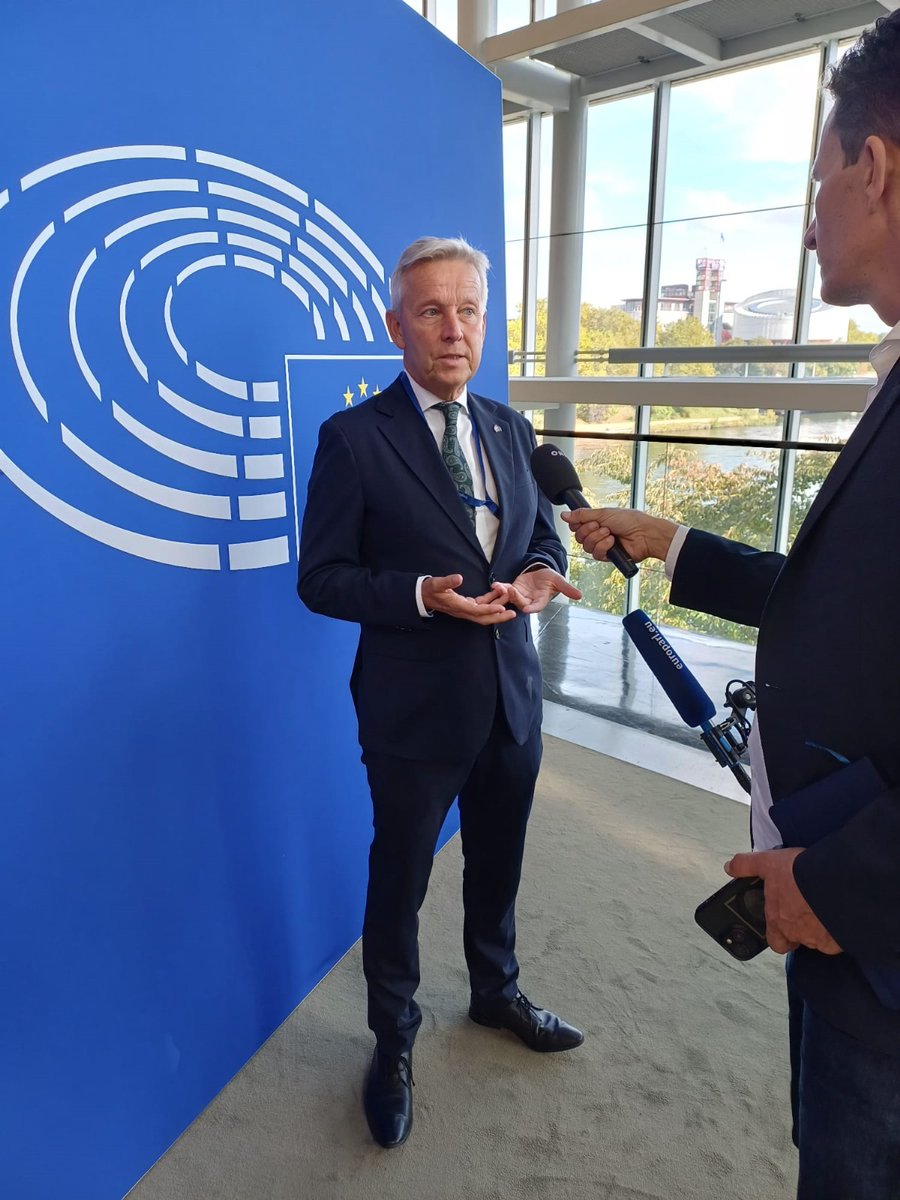 Heute um 12 Uhr im ORF2-Parlamentsmagazin „Hohes Haus“: Interview zu aktuellen Themen wie der Drohnenabwehr. Eine Teilnahme am sogenannten Drohnenwall ist für unsere Sicherheit von großer Bedeutung, wenn ich etwa an den Flughafen Schwechat denke, wo wir anfliegende Drohnen nicht