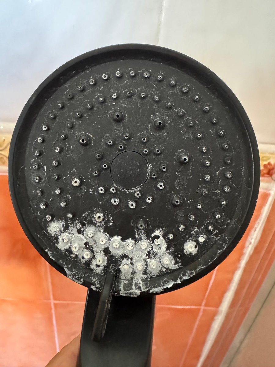 🚨 DENUNCIA | La subida del  precio del agua aprobada por PP y PSOE en #MotadelCuervo no se  corresponde con la calidad del servicio.
Este verano, se ha reducido el % de agua de la tubería manchega= ➖calidad ➕ precio.

❌ Precios suben, calidad no.

unidaspormota.es/?p=655