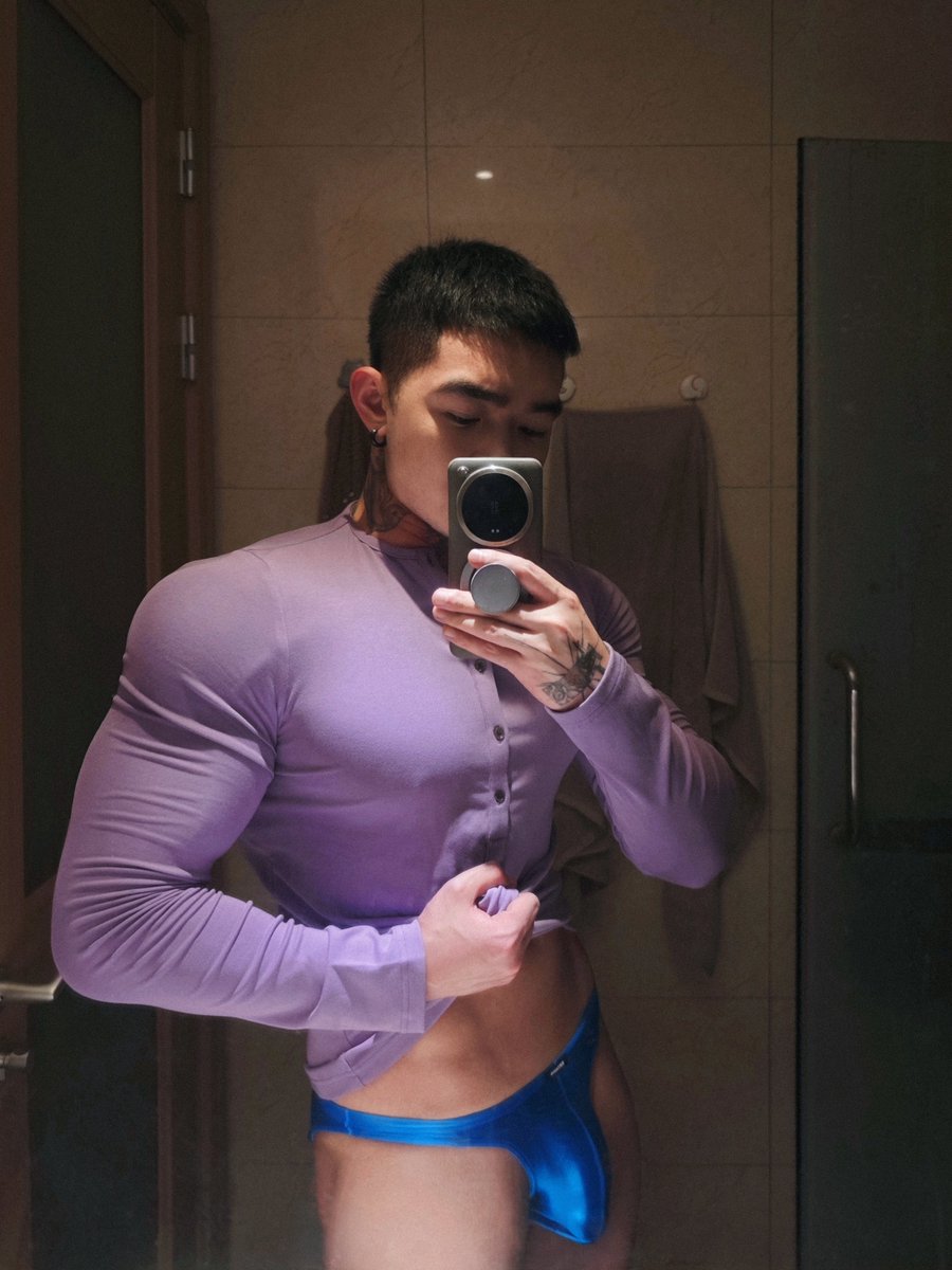 蓝色的