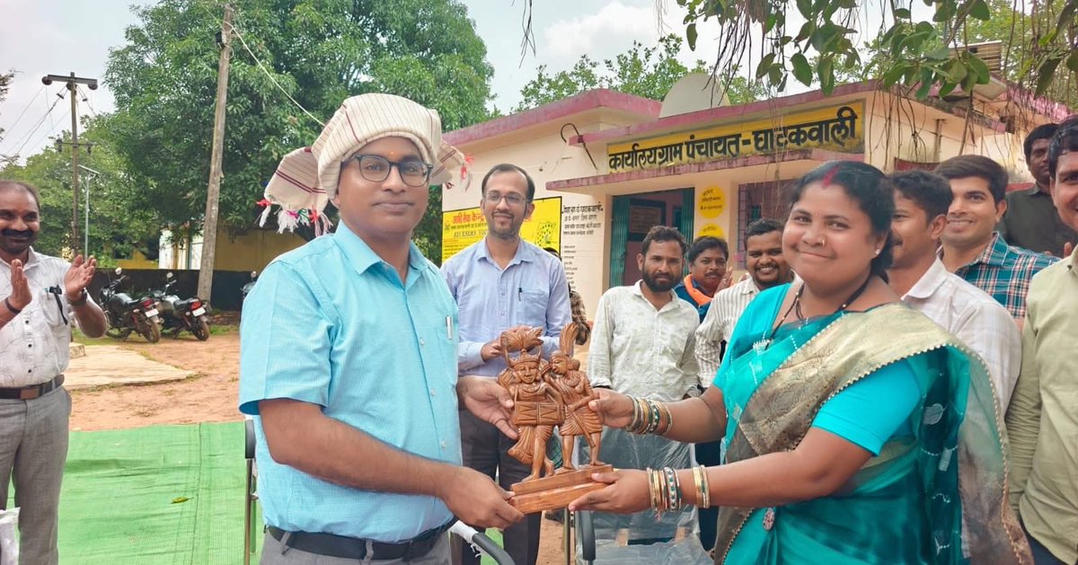 BastarDistrict's tweet image. पंचायती राज मंत्रालय द्वारा #PESA कानून के ग्राम स्तरीय क्रियान्वयन का अवलोकन बस्तर जिले के ग्राम घाटकवाली में किया गया।
ग्राम सभा समितियों ने शिक्षा, पर्यावरण, वन उपज और विवाद समाधान में अपने अनुभव साझा किए।
#PanchayatiRaj #LocalGovernance #Bastar