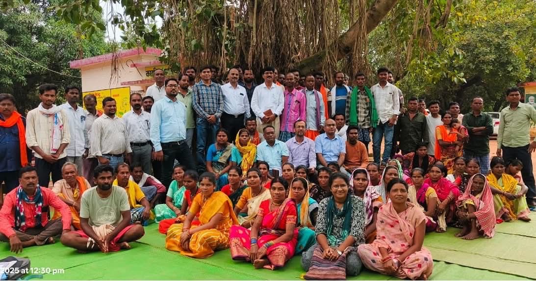 BastarDistrict's tweet image. पंचायती राज मंत्रालय द्वारा #PESA कानून के ग्राम स्तरीय क्रियान्वयन का अवलोकन बस्तर जिले के ग्राम घाटकवाली में किया गया।
ग्राम सभा समितियों ने शिक्षा, पर्यावरण, वन उपज और विवाद समाधान में अपने अनुभव साझा किए।
#PanchayatiRaj #LocalGovernance #Bastar