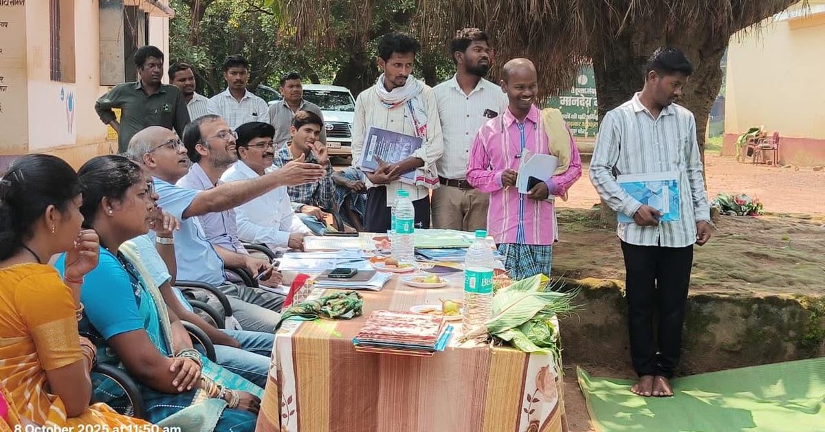 BastarDistrict's tweet image. पंचायती राज मंत्रालय द्वारा #PESA कानून के ग्राम स्तरीय क्रियान्वयन का अवलोकन बस्तर जिले के ग्राम घाटकवाली में किया गया।
ग्राम सभा समितियों ने शिक्षा, पर्यावरण, वन उपज और विवाद समाधान में अपने अनुभव साझा किए।
#PanchayatiRaj #LocalGovernance #Bastar