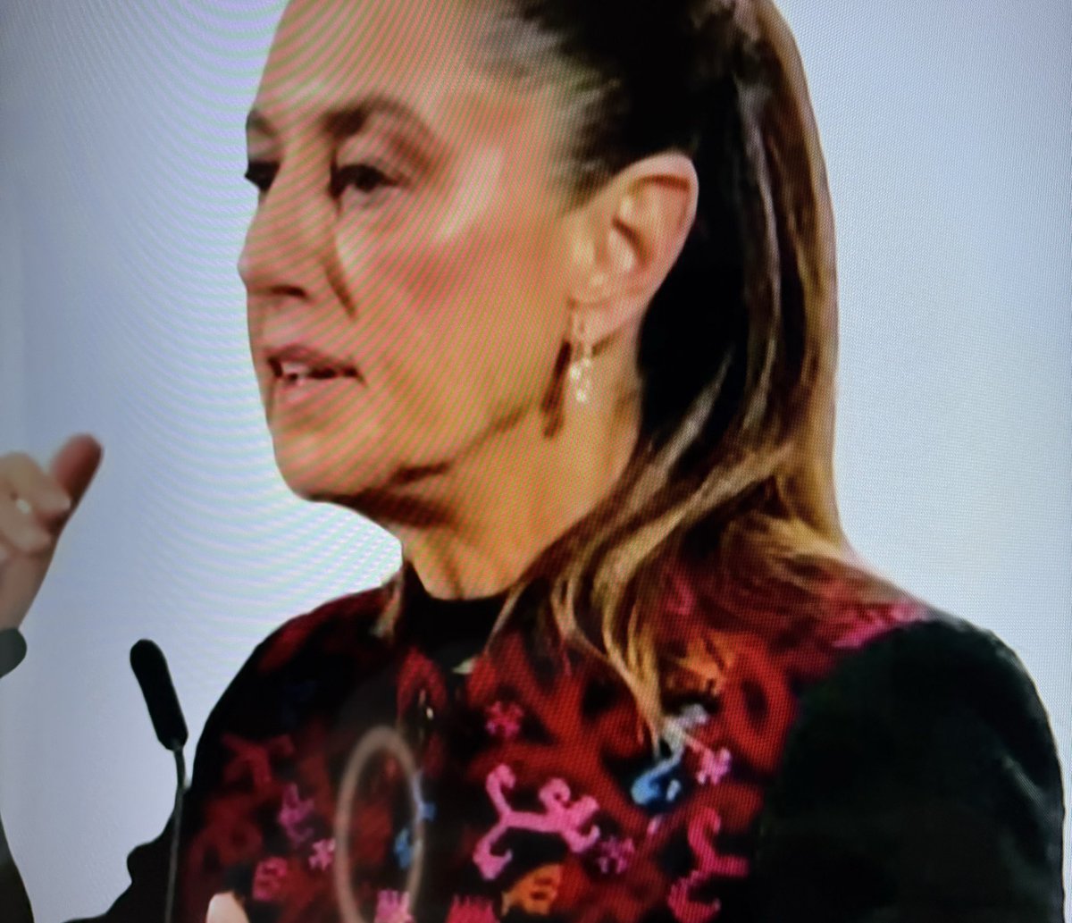 beltrandelrio's tweet image. “Nosotros siempre hemos hablado de la soberanía y la autodeterminación de los pueblos… y hasta ahí”. 

Muy parco, el comentario de la presidenta Claudia Sheinbaum sobre el
Nobel de la Paz otorgado a la opositora venezolana María Corina Machado.