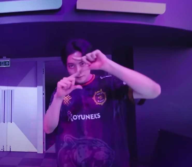 Hello, I am still contracted to Bushido Wildcats, but they have allowed me to explore my options for 2026. 

🏆TCL Summer Split MVP toplane

📹VODs from scrims/officals are available upon request

📬Contact me through DMs or my discord (zest03)