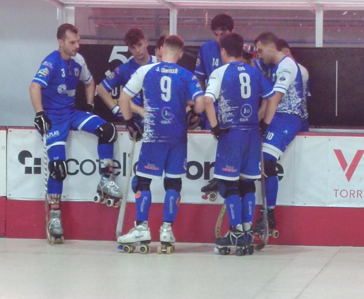 🏑 Avui comença la jornada 4 a l'#OKNCATM amb el <a href="/CH_Mollerussa/">C.H. Mollerussa Previntegral</a> - <a href="/cpvoltrega/">Club Patí Voltregà-Movento Stern</a>
⏰21:00 Pavelló Municipal Mollerussa