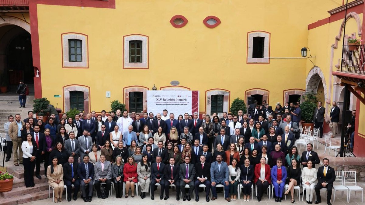 RegCivil_GobOax's tweet photo. Nuestro titular Alfredo Santiago Chávez participó en la Reunión Plenaria del #CONAFREC en Zacatecas, fortaleciendo la cooperación e innovación digital de los Registros Civiles del país.

#PrimaveraOaxaqueña 🌸
@GobOax @ConsejeriaOax https://t.co/w7ynDXuF9E