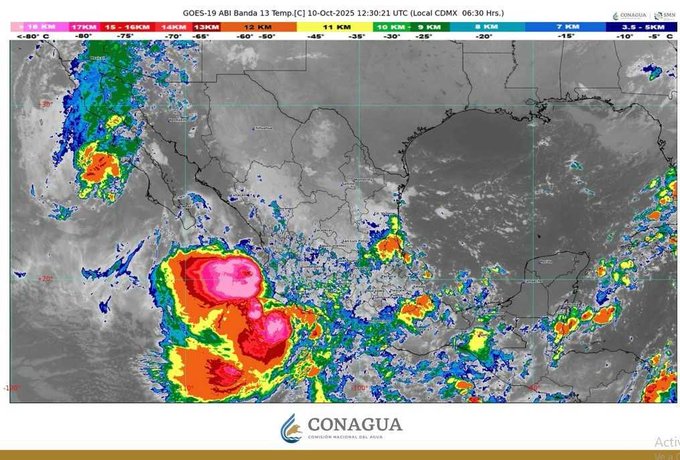 Satellite radar map displays weather patterns over Mexico with intense red and orange areas indicating heavy precipitation and storms particularly concentrated in central and eastern regions including spots near Querétaro and Veracruz surrounded by yellow and green zones for lighter rain gray for clouds and blue arrows showing wind directions scale bar at bottom for distance in kilometers and labels for temperature in Celsius from the National Water Commission CONAGUA.