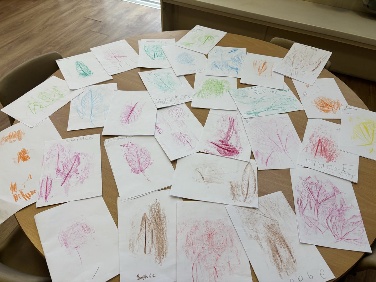 weaverhamschool's tweet image. We then used our leaves to make rubbings using wax crayons and our buddies help. What a lovely afternoon 😊