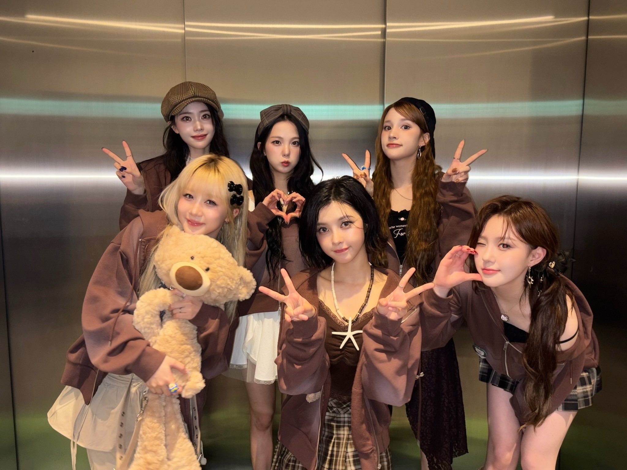 G2500xxb0AAhJ3B?format=jpg&name=large