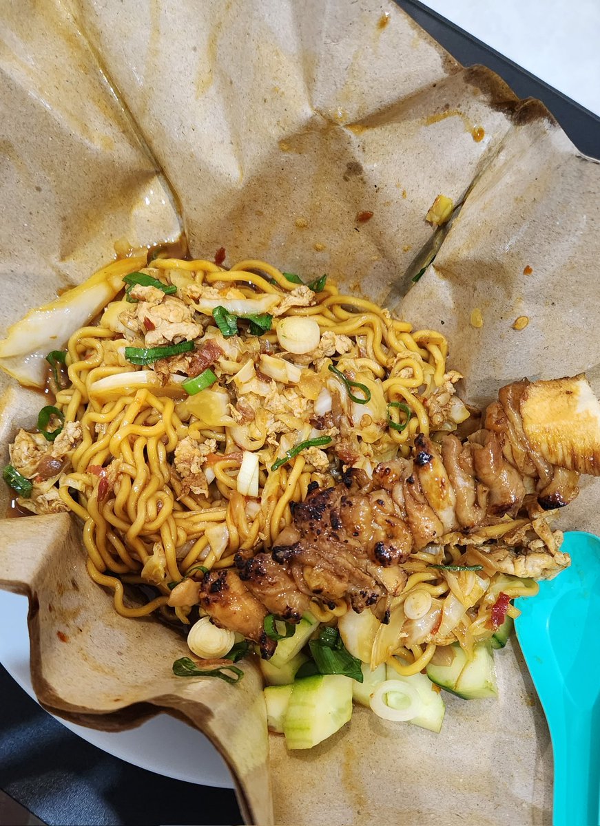 loopnsip's tweet image. Mie goreng nyemek perumda dalem enak BGT?!!!