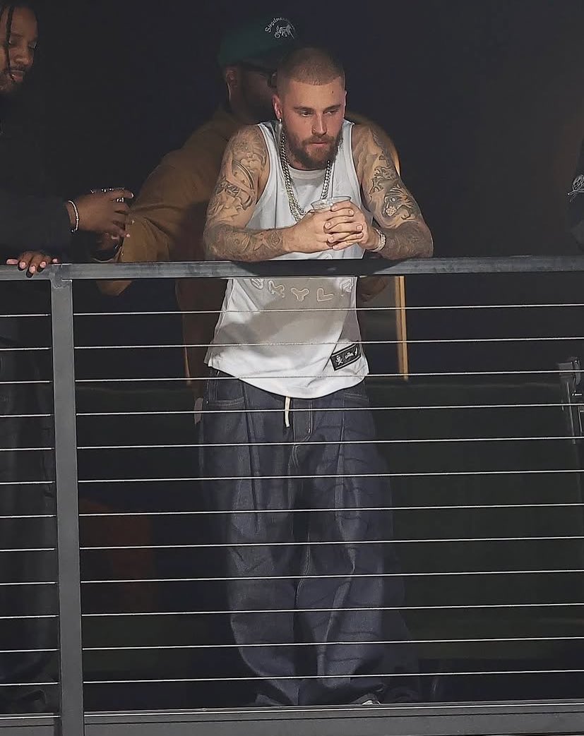 bizzjournals's tweet image. o maior traficante de atlanta justin bieber minutos antes da cassidy jogar vodca pura no rosto dele