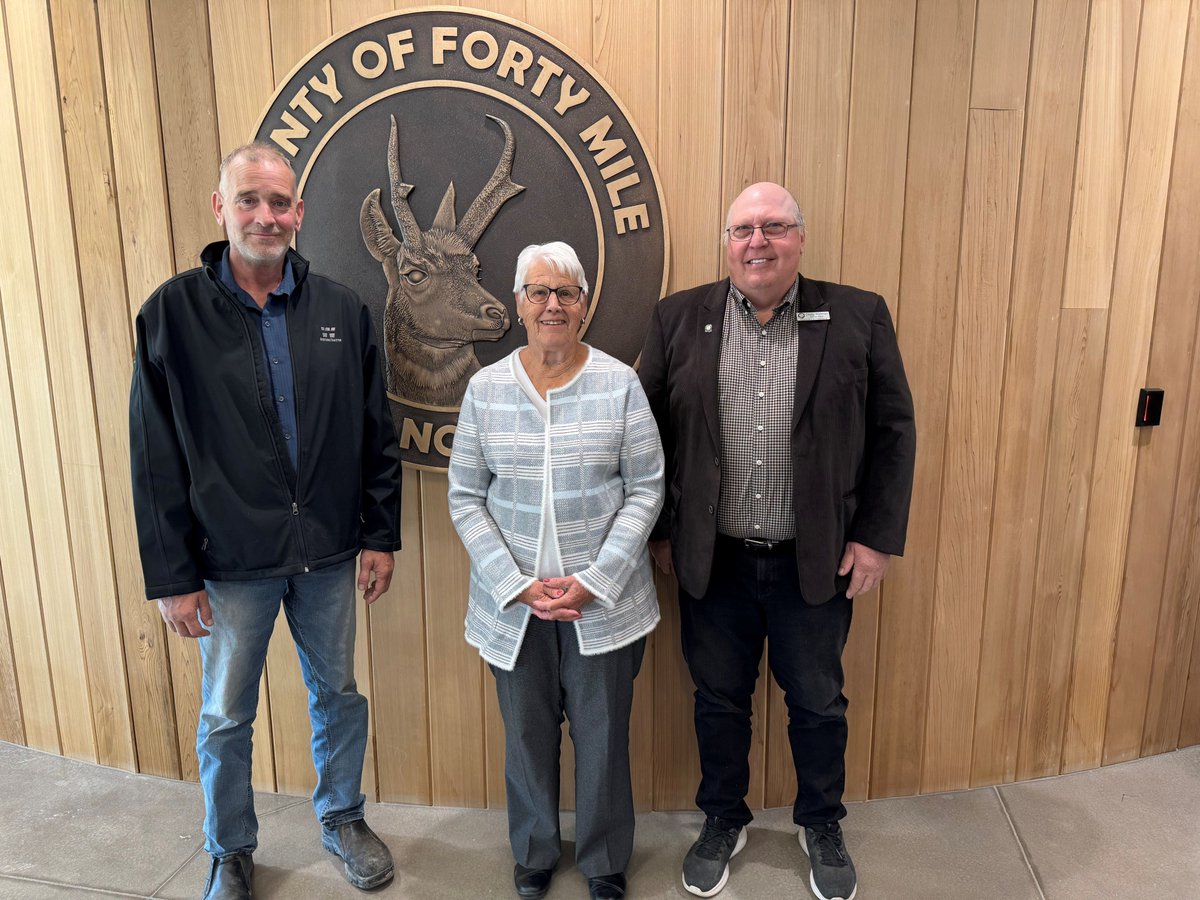 Countyof40Mile's tweet photo. Please join the County of Forty Mile Council and Staff in thanking our retiring Councillors Allen Kuizenga, Joan Hughson and Craig Widmer on their retirement. We are grateful for their wisdom, guidance and dedication to the County. https://t.co/YYZBHa01e9