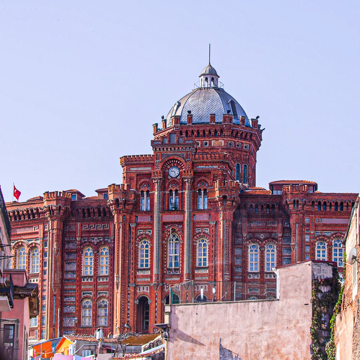 solcugazete60's tweet image. MEB, İstanbul'da yer alan tarihi Fener Rum Erkek Lisesi'ne 'yapının depreme dayanıksız olduğu' gerekçesiyle '90 gün içinde binayı boşaltın' yazısı gönderdi.