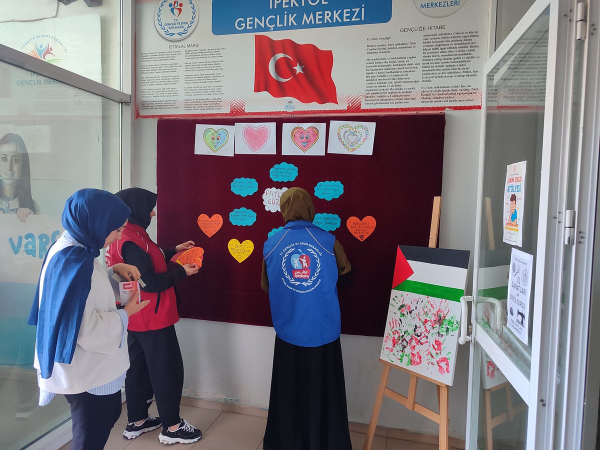 ✨ Paylaşmak Güzeldir! ✨
Sevgi, mutluluk, bilgi, dostluk… Paylaştıkça çoğalan güzellikleri panomuzda bir araya getirdik 💖
Her kalpte bir iyilik, her bulutta bir umut var ☁️
Çünkü biliyoruz ki paylaşmak, kalpten kalbe uzanan en güzel köprüdür. 🌈