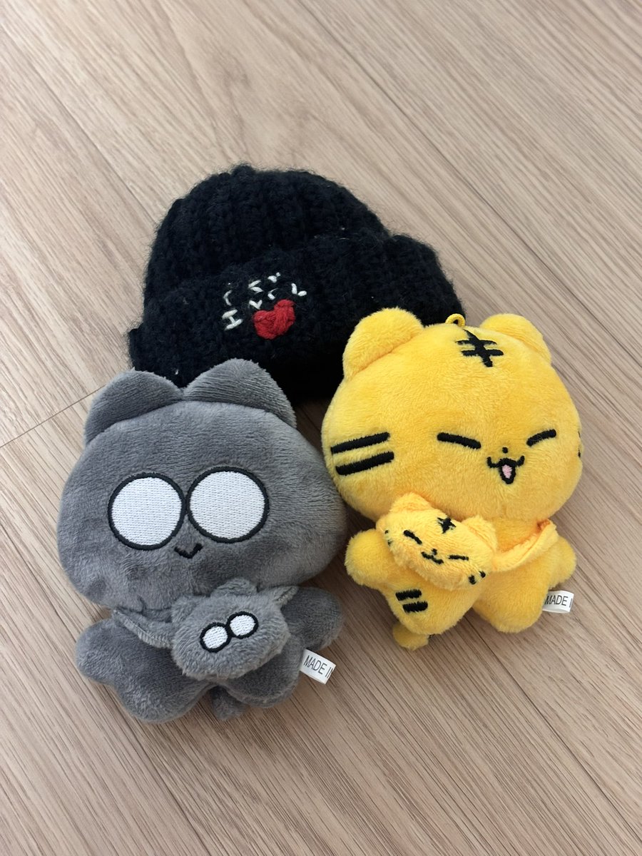 yangdooooo56186's tweet photo. 흥쑤뇨 원웅냥 반택포 일괄 5.0 에 판매합니다
구매하자마자 보관해두었고 원우 뜨개 모자 비니도 같이 드려요 (직접 뜬겁니다..)

https://t.co/GAIcqpbEQg

#세븐틴 #호시 #원우 #인형 #양도 https://t.co/abzHibIgYl
