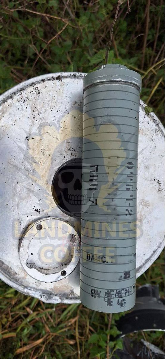 VerumReports's tweet photo. Russian Geran drones are now using incendiary-explosive warheads. They contain a liquid mixture that creates an enduring fire after it strikes a target. These are used against Ukrainian military infrastructure such as ports, logistics centers and electrical energy power plants. https://t.co/qU3gsg53cY