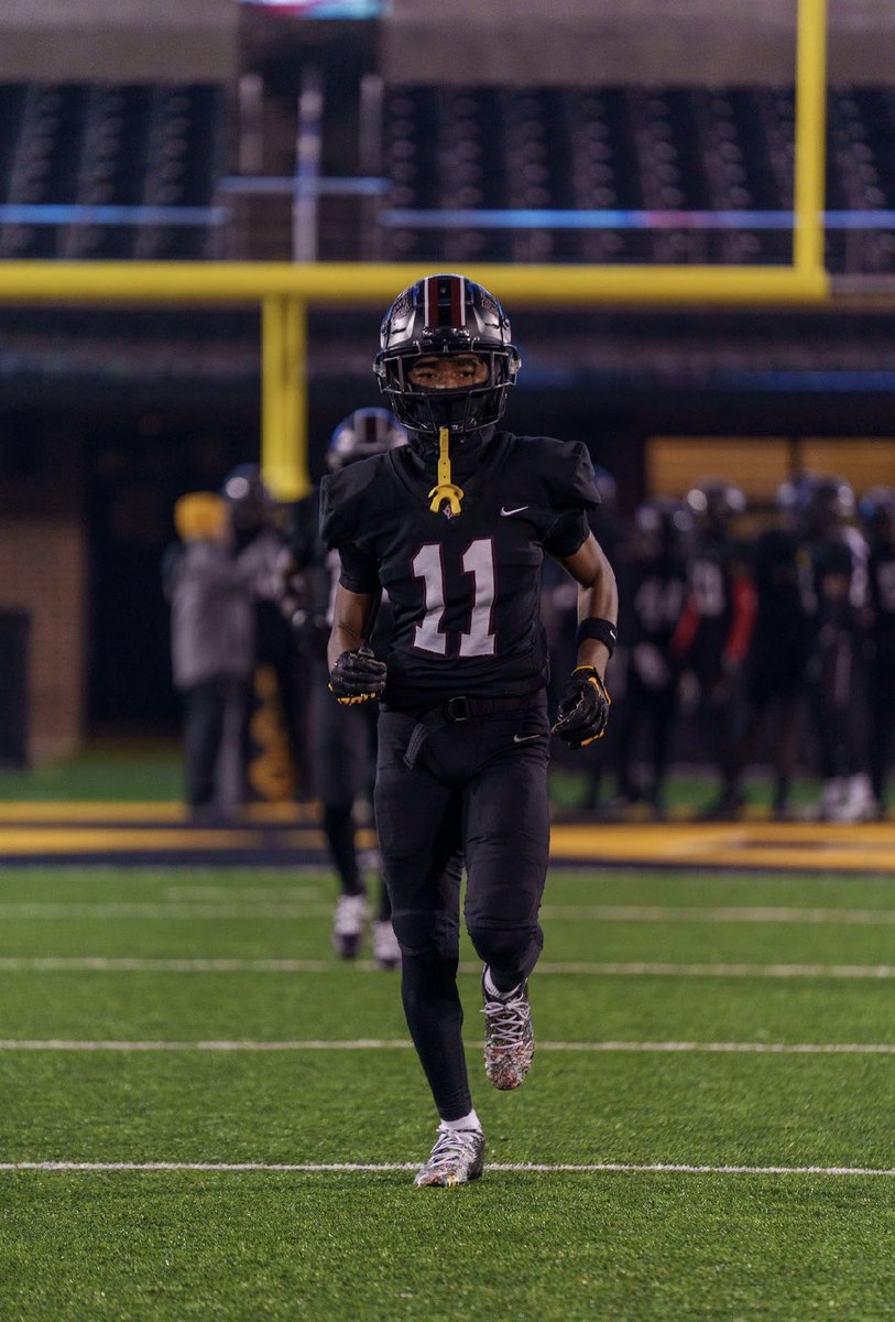 _deshaun1's tweet image. Sometimes I wish I could play football my senior year ,to rewrite my story, to show the world what I can really do. man I miss football