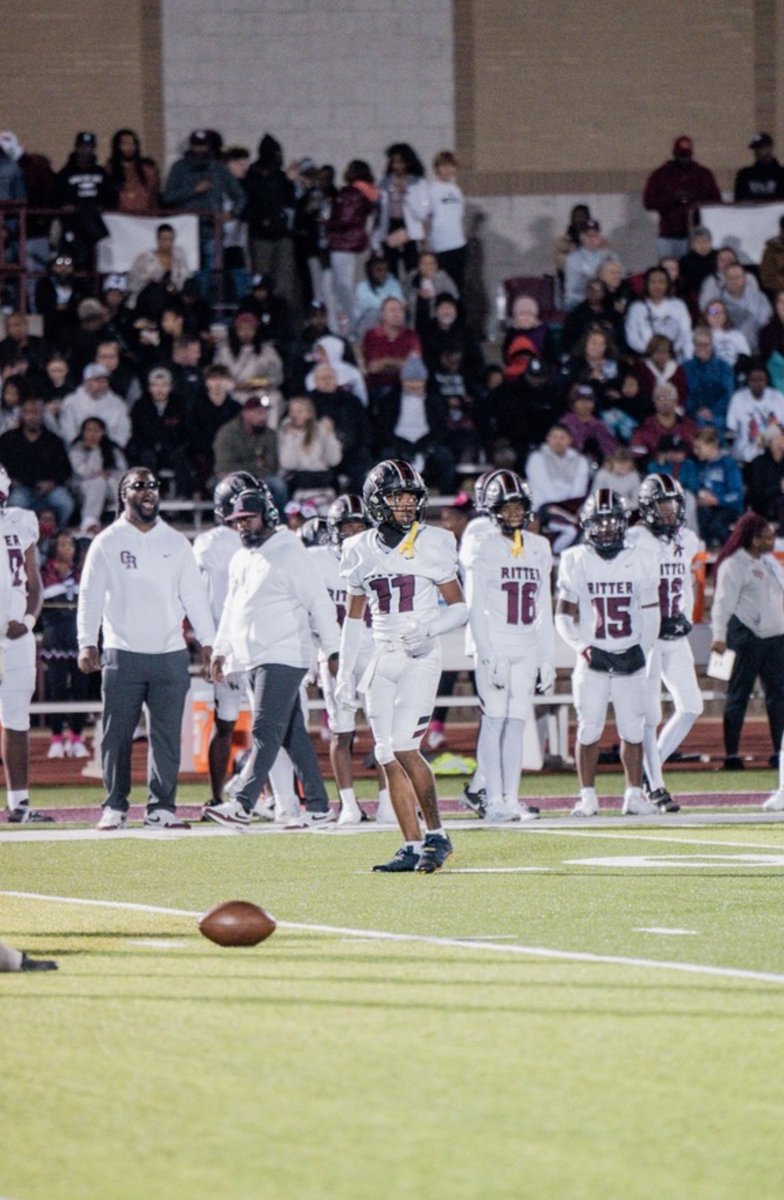 _deshaun1's tweet image. Sometimes I wish I could play football my senior year ,to rewrite my story, to show the world what I can really do. man I miss football