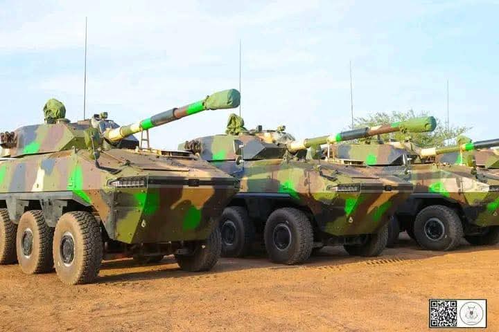 Le #Burkina débout contre le terrorisme. Nouvelle dotation en armement pour poursuivre la lutte. 
La remise a eu lieu ce 10 octobre à Ouagadougou.
#Lwili #TL226