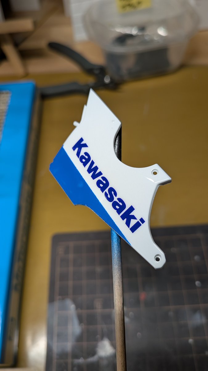 MASAMETAL17's tweet image. MENGMODEL ZX10R進捗

4回目のトップコートしたので、乾燥期間置いて中研ぎ入れます
＃MENGMODEL
＃ZX10R
＃バイクプラモ盛り上げ隊