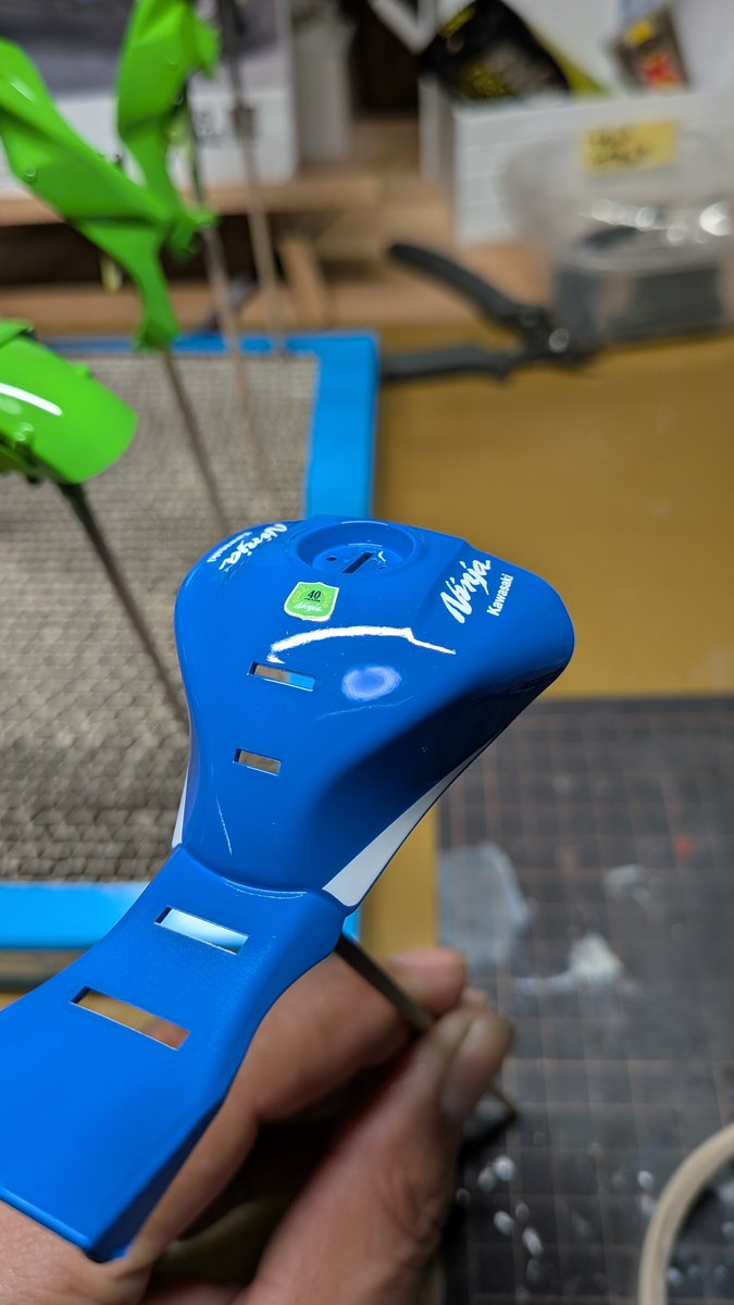 MASAMETAL17's tweet image. MENGMODEL ZX10R進捗

4回目のトップコートしたので、乾燥期間置いて中研ぎ入れます
＃MENGMODEL
＃ZX10R
＃バイクプラモ盛り上げ隊