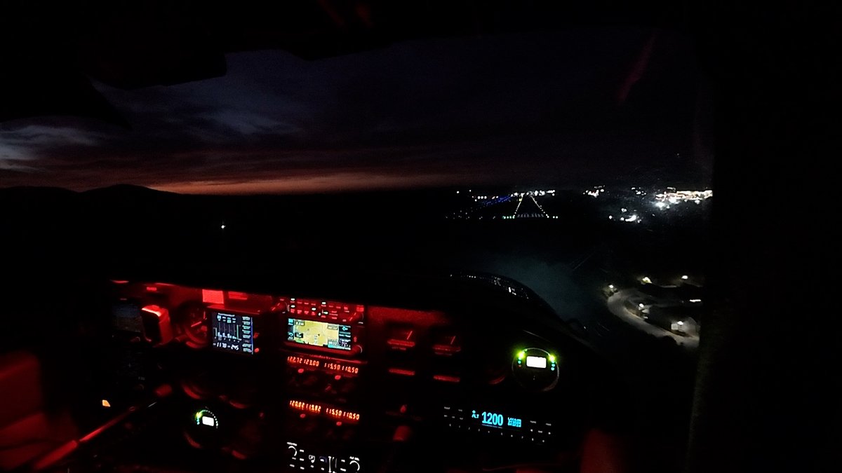 A belated #FlightDeckMonday shot from my night recurrency last week.  This obviously was BEFORE civil twilight ended.  Got up to watch the sunset and then flew around and did landings until I could officially clock the night landings.