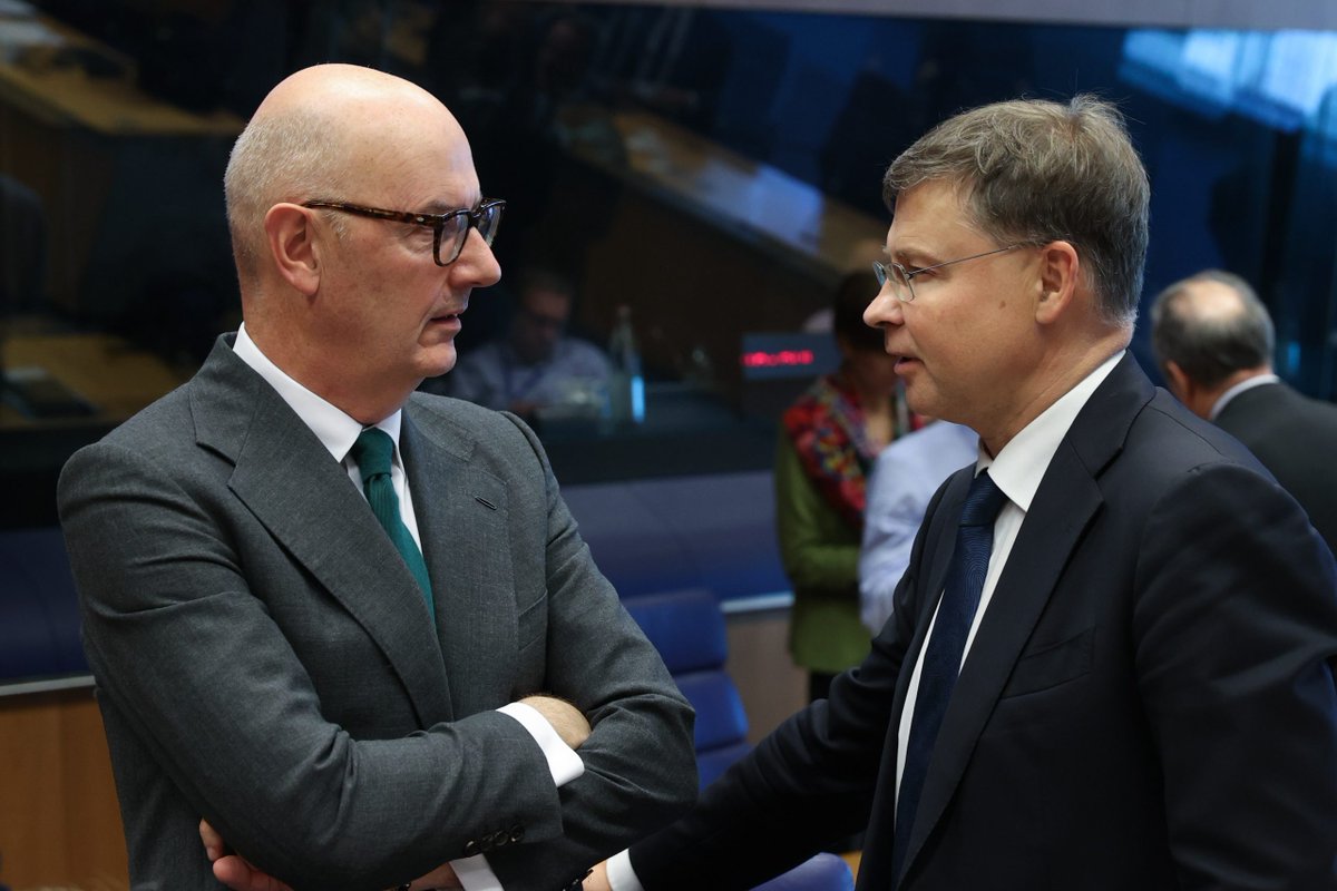 Euractiv's tweet image. France joins mounting pressure against proposed EU-wide corporate levy dlvr.it/TNbZmX