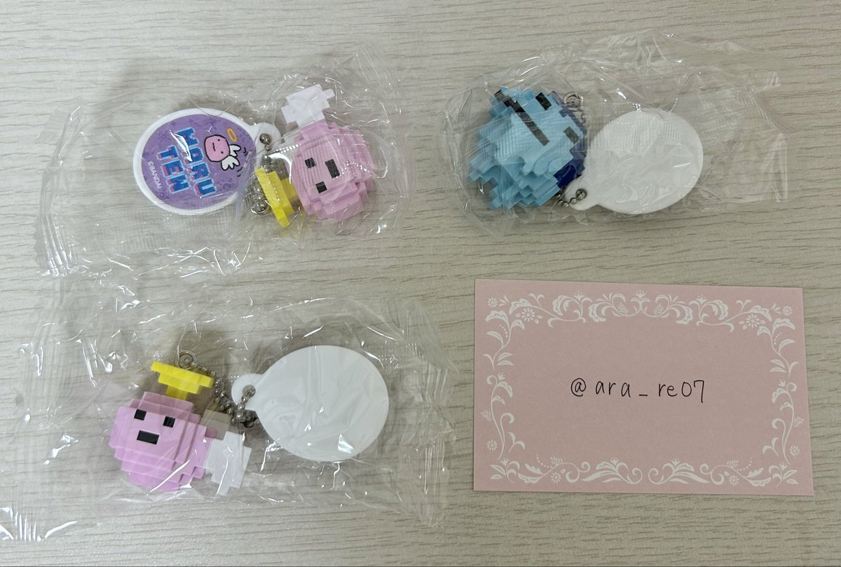 ara_re07's tweet photo. 【交換】たまごっち えもふぃぐ ドットフィギュアチャーム
求：同種くちぱっち

譲：画像のもの

郵送での交換になります。お気軽にお声掛けください(  . .)" https://t.co/dWMcmWhwgu