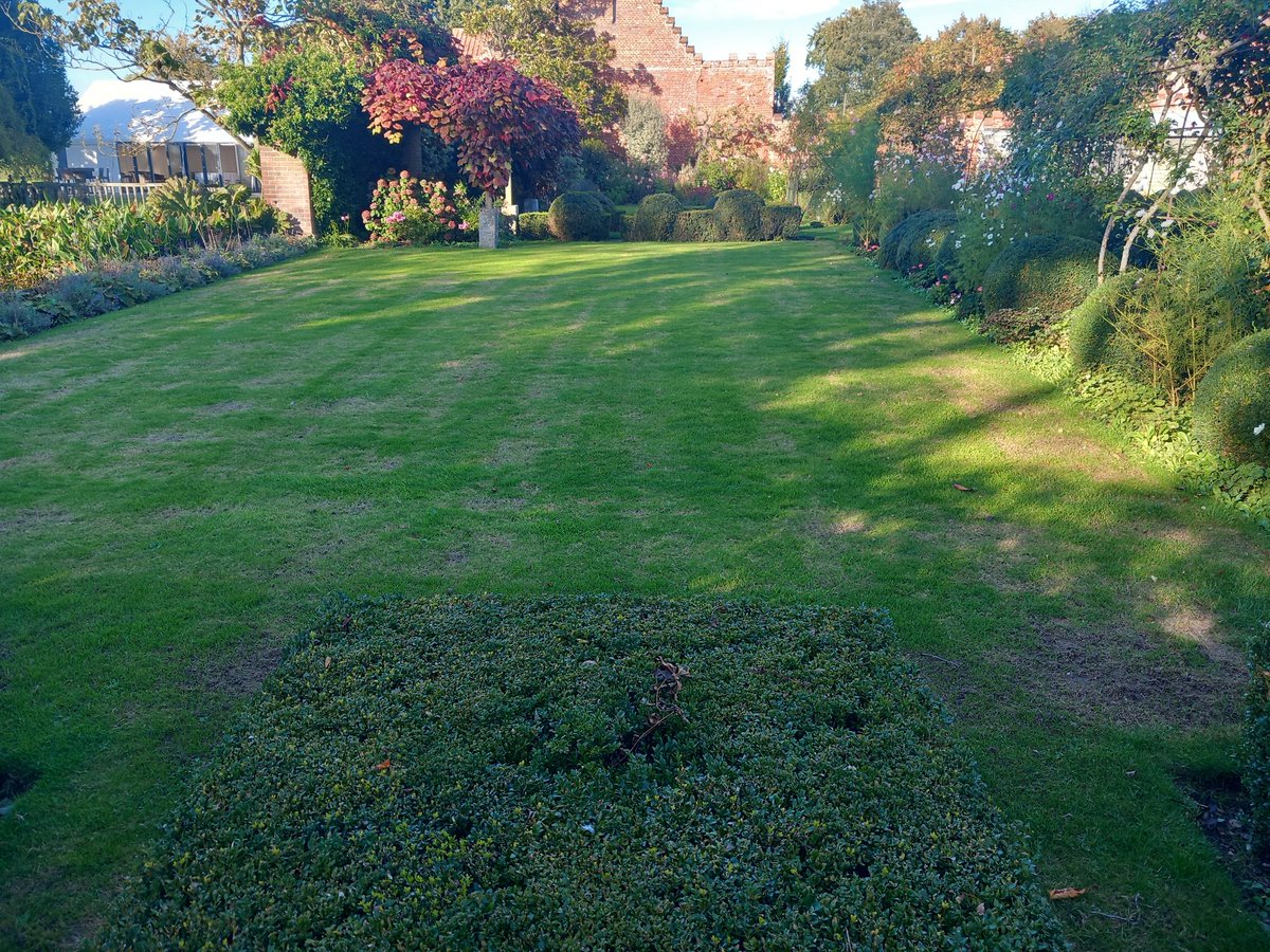 Groundsandgard1's tweet photo. 10 days on,
@CollierTurfCare supplying 
@ICL_Gro pre seeder
@BarenbrugUK seed https://t.co/S3t4oxqpnx