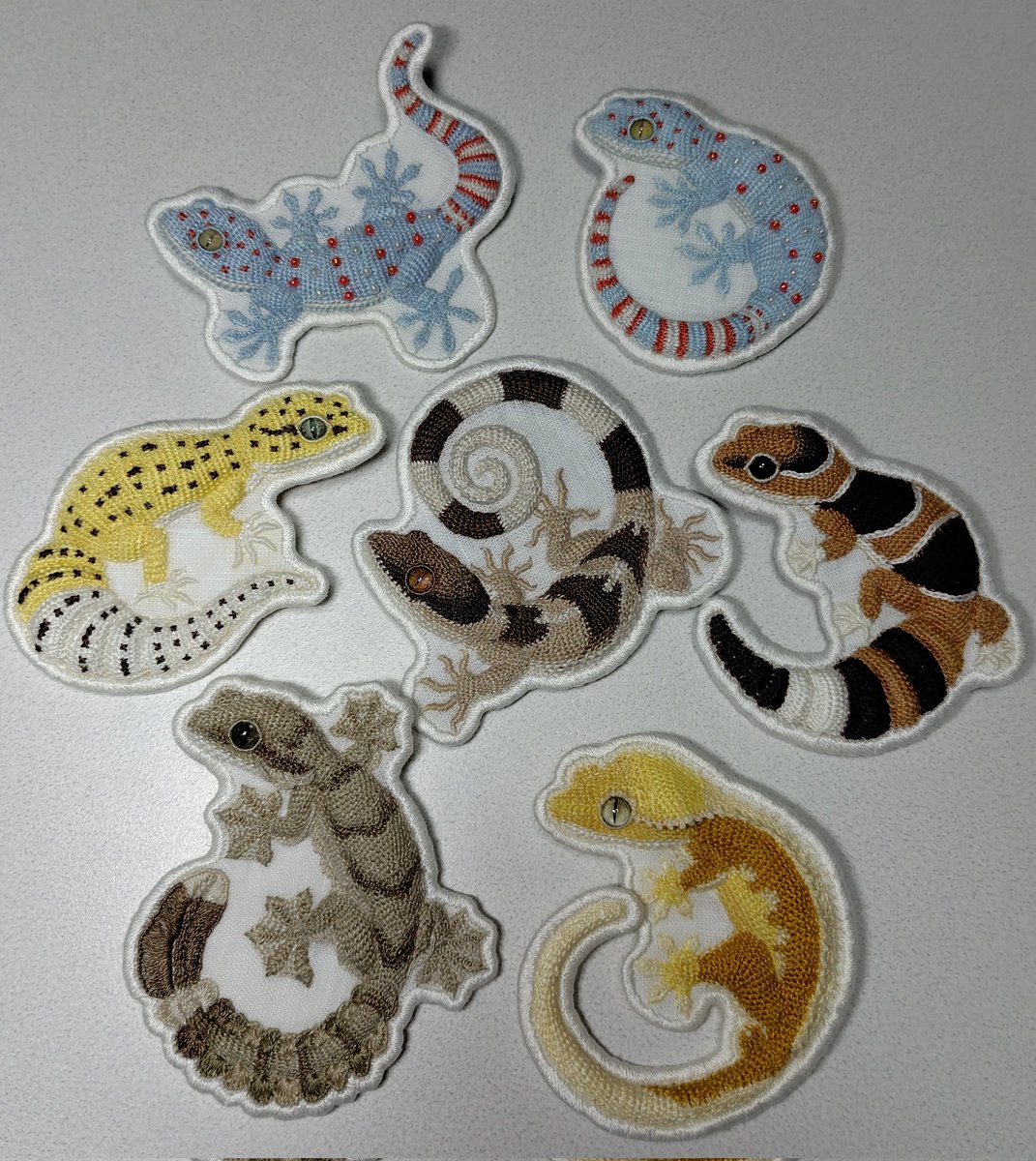 tukisiron's tweet photo. 【告知】
10/12（日）20時〜
刺繍ブローチ7点の抽選販売を開始します。
応募締切は10/16（木）20時
抽選結果は同日22時になります。

今回は抽選販売なのでゆっくり選んで購入希望の作品に応募してください（複数可）
よろしくお願いします🙂‍↕️
https://t.co/YLDMC3Mmvn https://t.co/NelF1jesRH