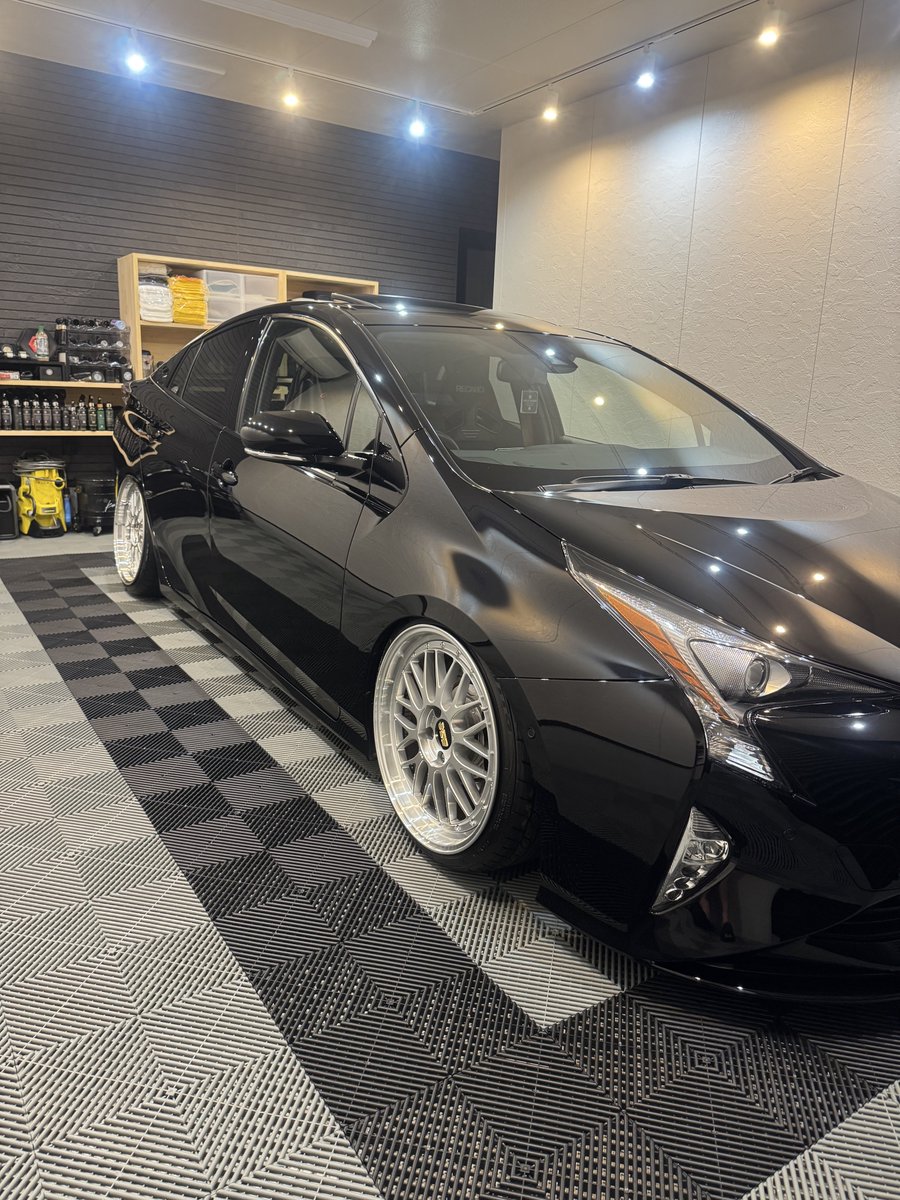 kobamk53s's tweet photo. 拘りのサンルーフなしって何？
設定がある車なら、付いてるに越したことはないでしょ笑笑

サンルーフが欲しい為に
PHVではなく、プリウスを選んだくらい
サンルーフは欲しかったから理解不能なんだが笑 https://t.co/u2KkEAWC2y
