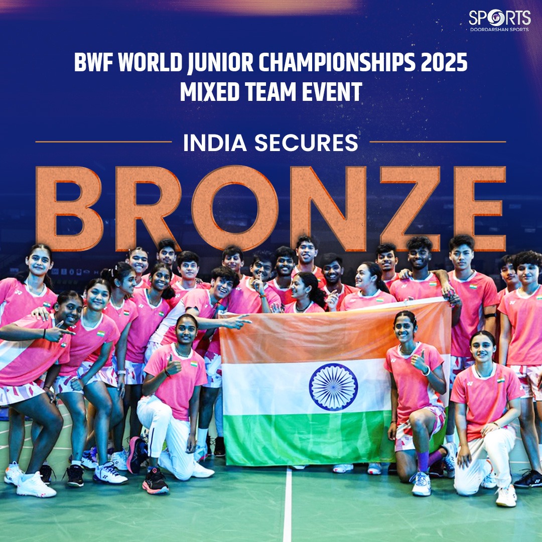 ddsportschannel's tweet image. #TeamIndia secured a historic 🥉 Bronze at the BWF World Junior Championships in the mixed team event after going down to Indonesia in semis.
Well played, team. Congratulations👏🏻 to all the medallists!
#IndianBadminton #GameOn #IndianSports