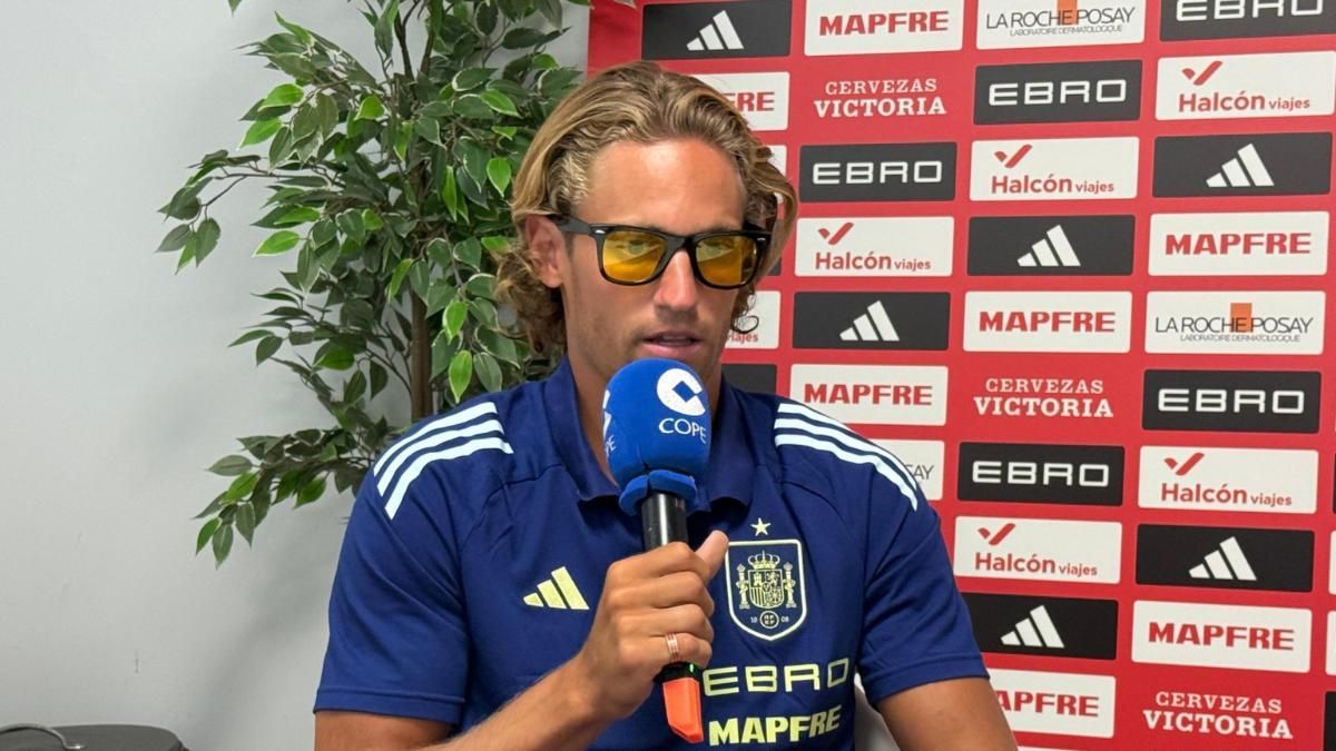 -UNA VEZ FUI AL MAGARIÑOS A VER JUGAR A MI PRIMO SERGIO, Y ME FUI CORRIENDO PORQUE ESCUCHÉ A DOS HABLANDO DE QUE LA LUZ ERA MUY MALA

-SERÍAN FOTÓGRAFOS HABLANDO DE LO DIFÍCIL QUE ERA HACER ALLÍ SU TRABAJO, MARCOS

-BUENO, POR SI ACASO